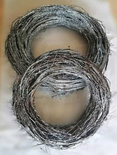 Věnec proutí glitter stříbrný 30 cm